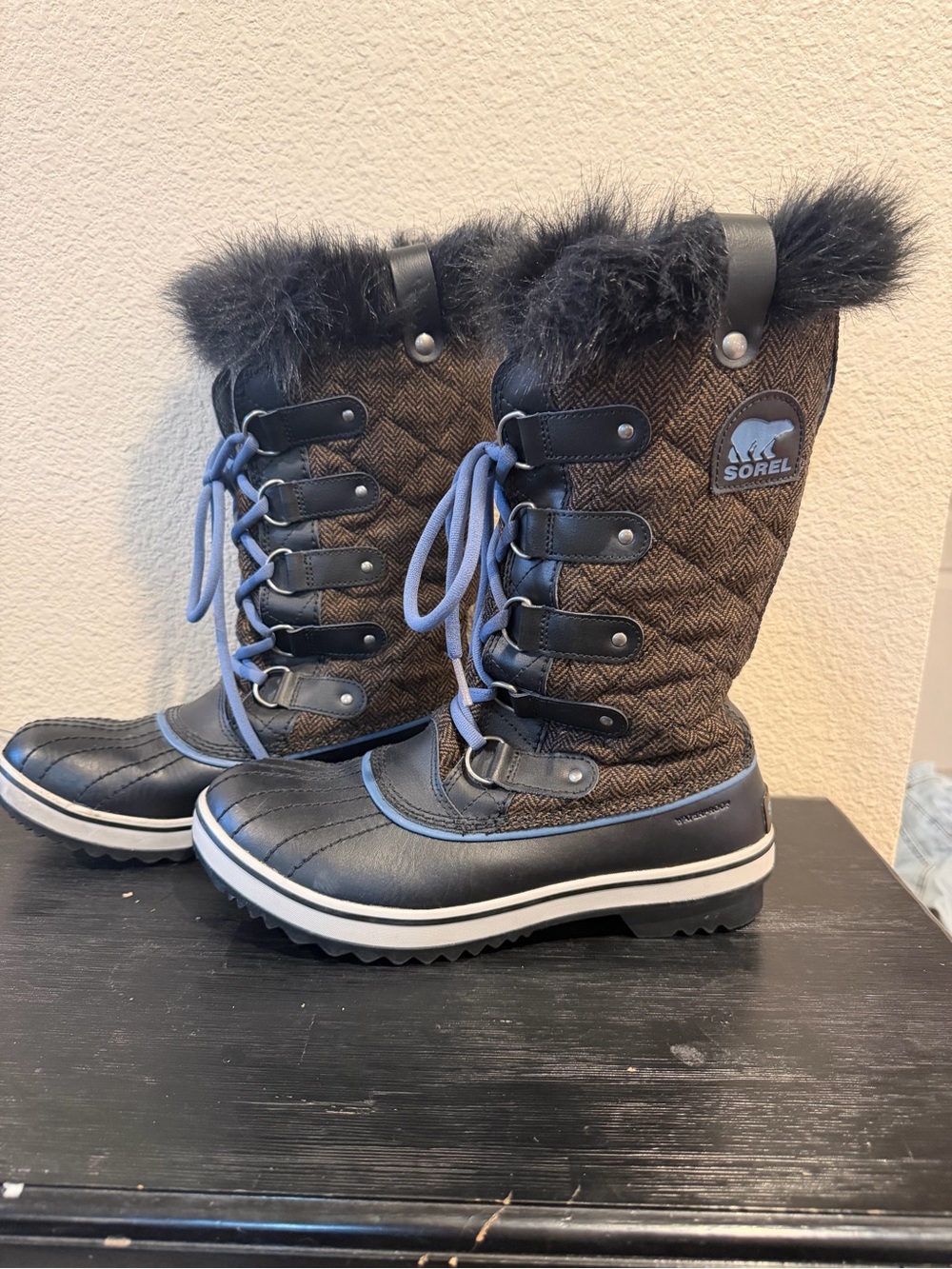 Sorel Women’s Brown and Black Quilted Lace-Up Winter Boots with Faux Fur